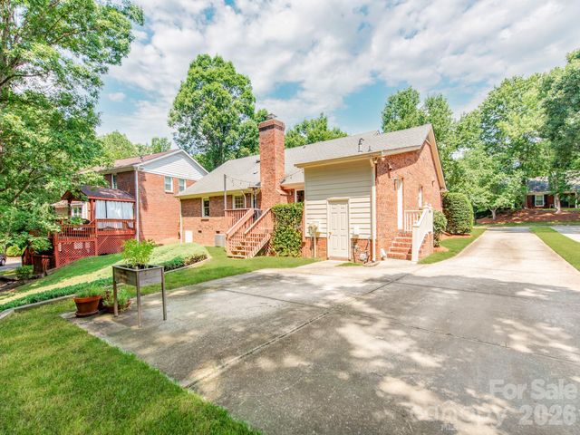 621 Laurel Fork Drive, Matthews, NC 28105