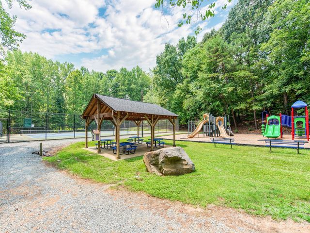 621 Laurel Fork Drive, Matthews, NC 28105