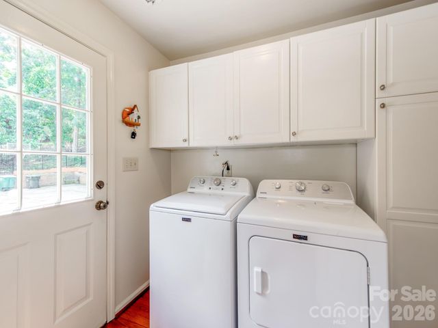621 Laurel Fork Drive, Matthews, NC 28105