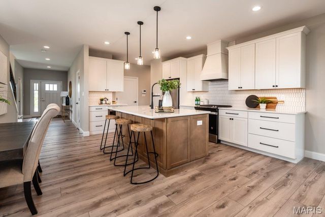 734 Barnwood Hill Drive, O'fallon, MO 63385
