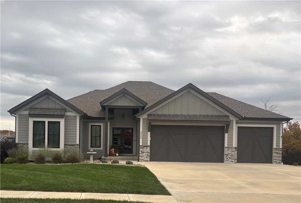 5794 NW Black Oak Court, Parkville, MO 64152