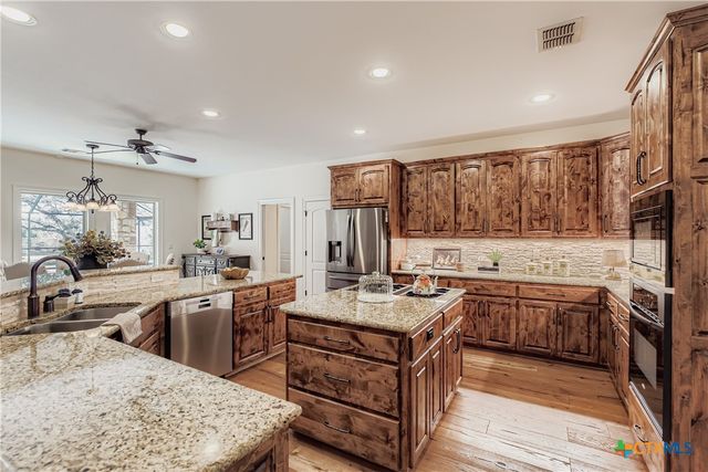 9907 Kopplin Road, New Braunfels, TX 78132