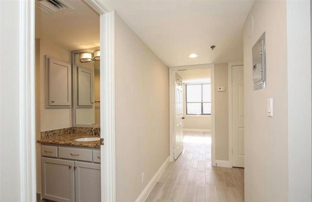 3525 Sage Road 1701, Houston, TX 77056