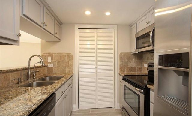 3525 Sage Road 1701, Houston, TX 77056