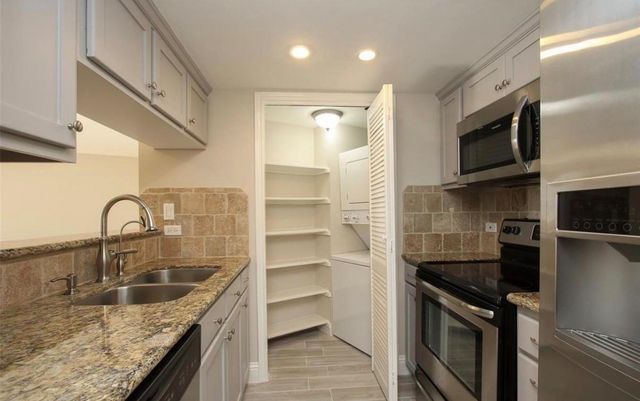 3525 Sage Road 1701, Houston, TX 77056