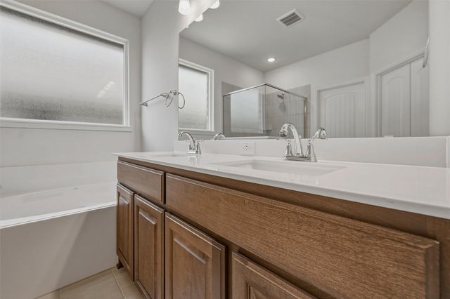 3526 Helena Street, Gainesville, TX 76240