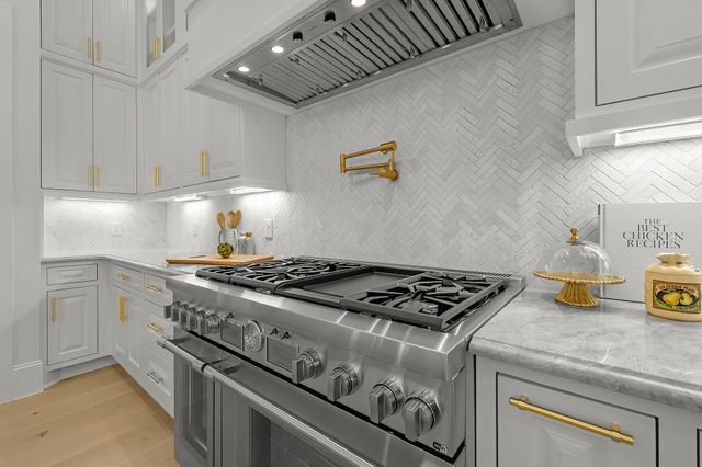 26041 Crown Ranch Boulevard, Montgomery, TX 77316