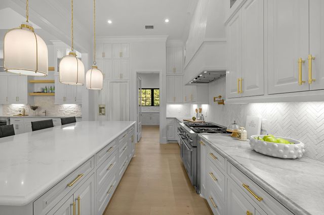 26041 Crown Ranch Boulevard, Montgomery, TX 77316