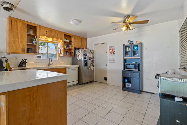 1805 Glaston Ave, Modesto, CA 95350