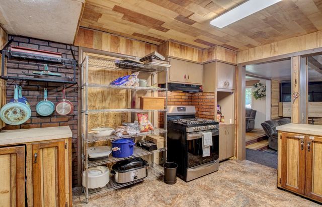 6900 Cherokee Ln, White Hall, AR 71602