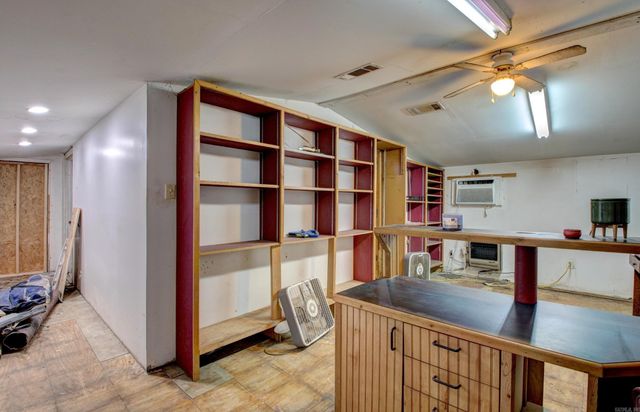 6900 Cherokee Ln, White Hall, AR 71602