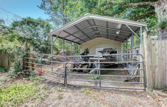 6900 Cherokee Ln, White Hall, AR 71602