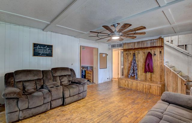 6900 Cherokee Ln, White Hall, AR 71602