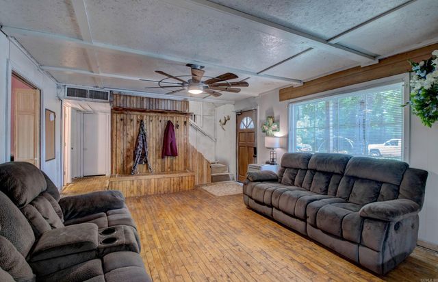 6900 Cherokee Ln, White Hall, AR 71602
