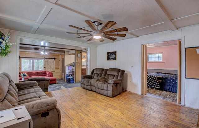6900 Cherokee Ln, White Hall, AR 71602