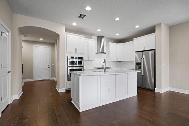 5707 VILLAGE CENTER DRIVE, Lithia, FL 33547