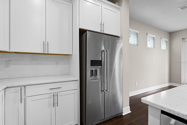 5707 VILLAGE CENTER DRIVE, Lithia, FL 33547