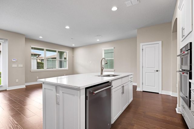 5707 VILLAGE CENTER DRIVE, Lithia, FL 33547