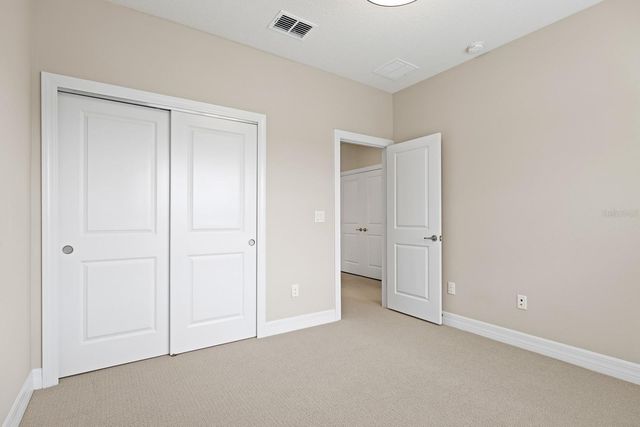 5707 VILLAGE CENTER DRIVE, Lithia, FL 33547