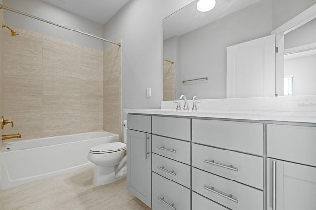 5707 VILLAGE CENTER DRIVE, Lithia, FL 33547