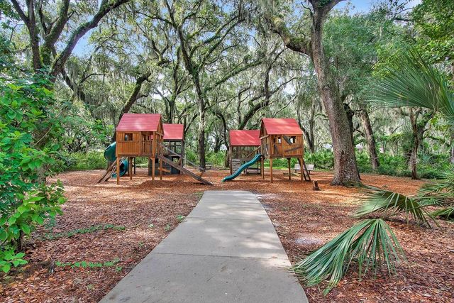 5707 VILLAGE CENTER DRIVE, Lithia, FL 33547