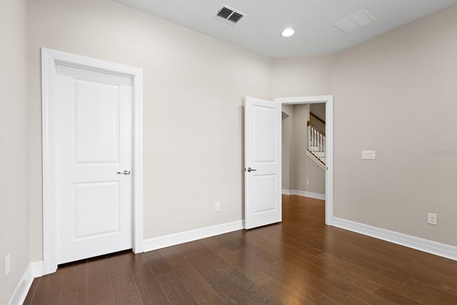 5707 VILLAGE CENTER DRIVE, Lithia, FL 33547