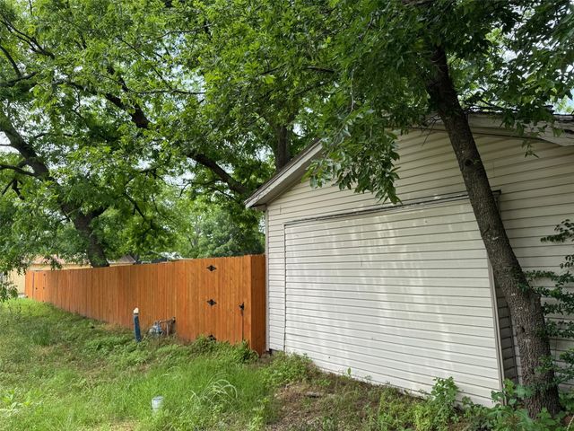 504 Sherman Street, Tioga, TX 76271