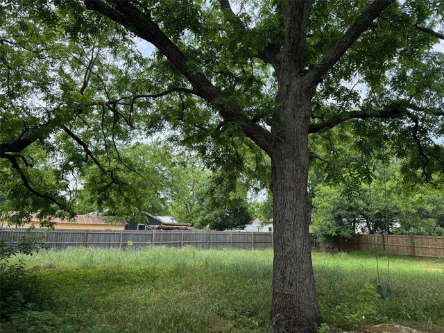 504 Sherman Street, Tioga, TX 76271