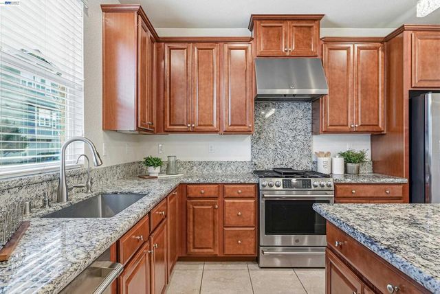 2933 Stringham Way, Dublin, CA 94568