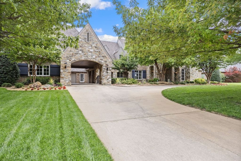 1608 MULHOLLAND Drive, Edmond, OK 73003