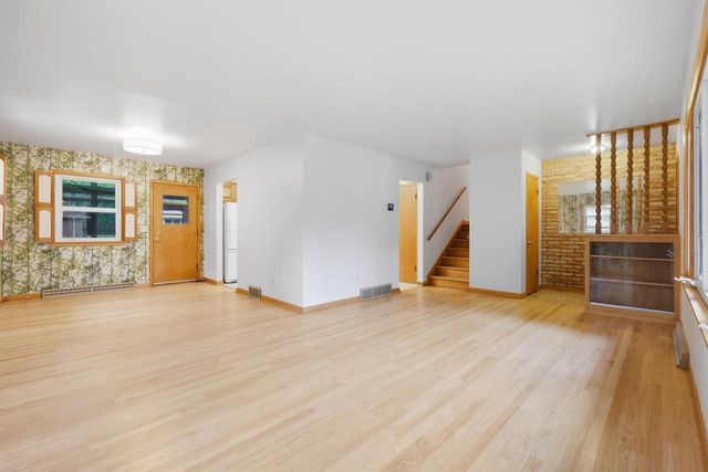 607 Hillcrest Drive, Oregon, WI 53575
