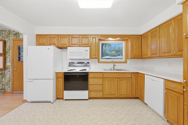 607 Hillcrest Drive, Oregon, WI 53575