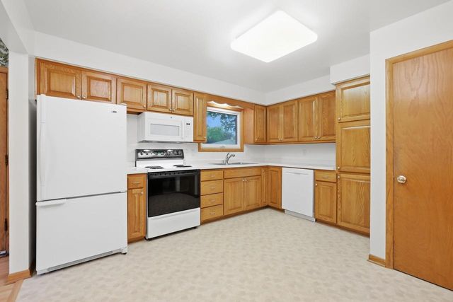 607 Hillcrest Drive, Oregon, WI 53575