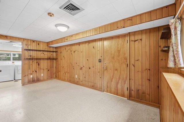 607 Hillcrest Drive, Oregon, WI 53575