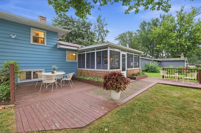 607 Hillcrest Drive, Oregon, WI 53575
