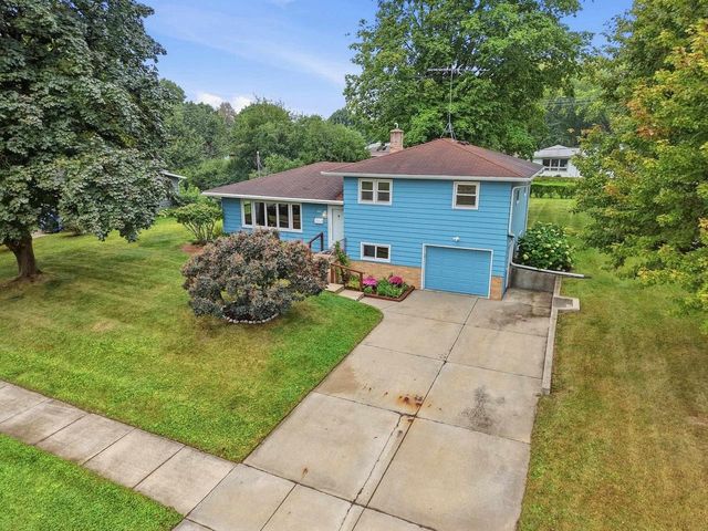 607 Hillcrest Drive, Oregon, WI 53575