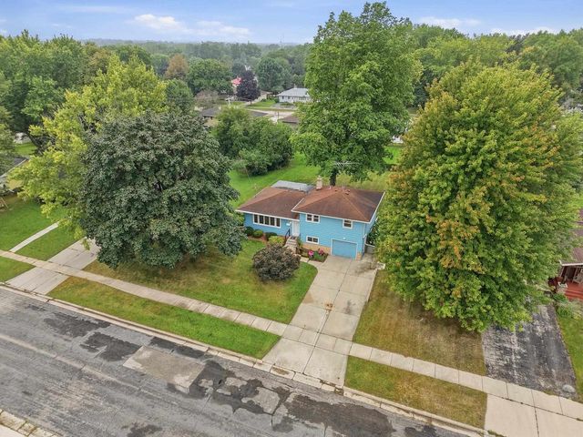 607 Hillcrest Drive, Oregon, WI 53575
