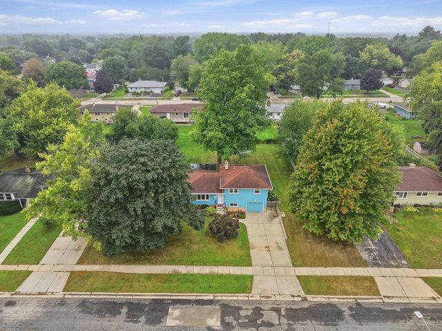 607 Hillcrest Drive, Oregon, WI 53575