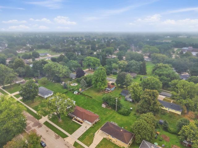 607 Hillcrest Drive, Oregon, WI 53575
