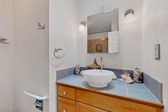 855 Foxcroft Loop, Bosque Farms, NM 87068