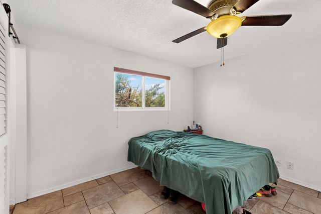 855 Foxcroft Loop, Bosque Farms, NM 87068