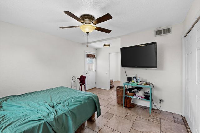 855 Foxcroft Loop, Bosque Farms, NM 87068