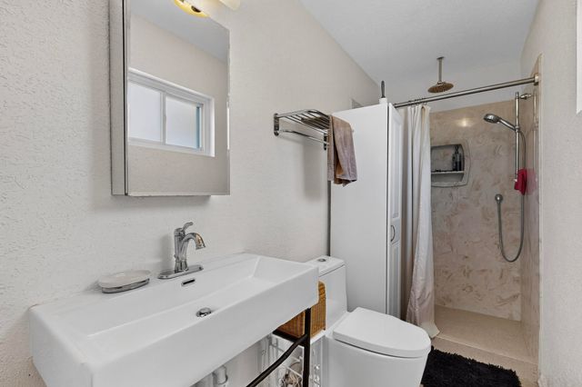 855 Foxcroft Loop, Bosque Farms, NM 87068