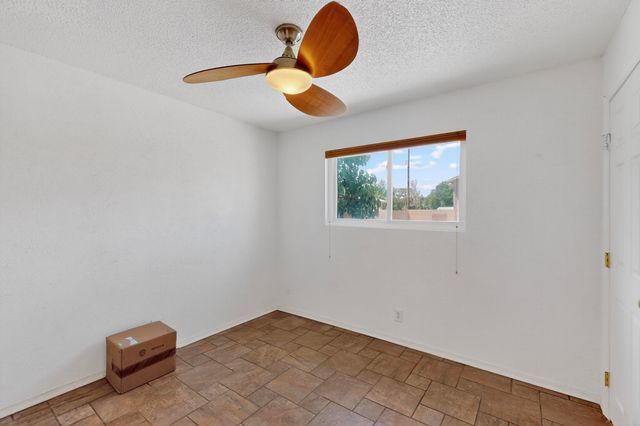 855 Foxcroft Loop, Bosque Farms, NM 87068