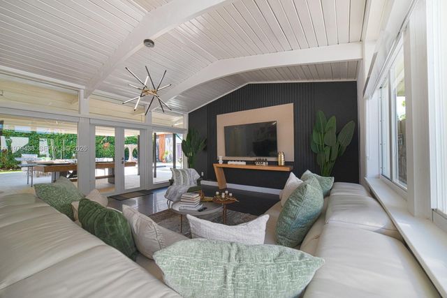 18800 Belmont Dr, Cutler Bay, FL 33157