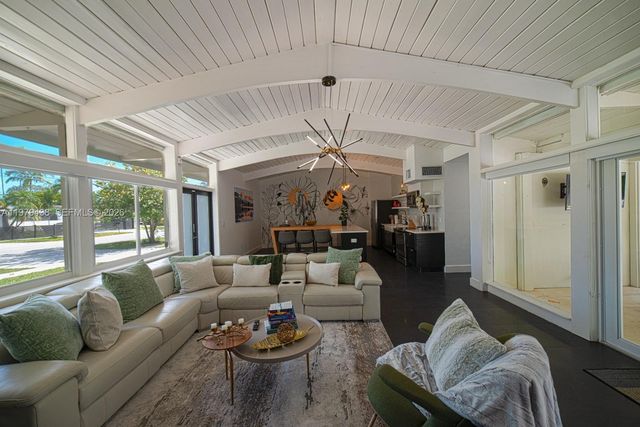 18800 Belmont Dr, Cutler Bay, FL 33157