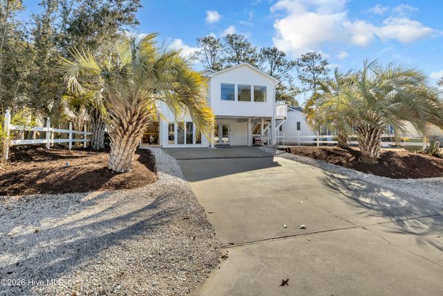 212 NE 35th Street, Oak Island, NC 28465