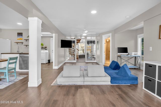 212 NE 35th Street, Oak Island, NC 28465