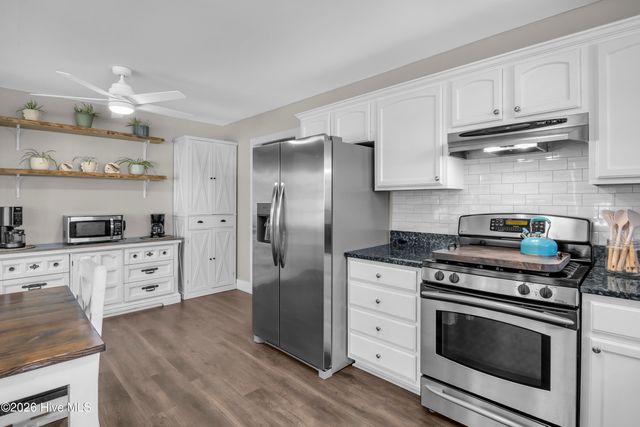 212 NE 35th Street, Oak Island, NC 28465