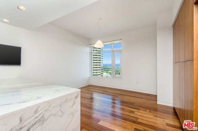 1 W Century Drive 24A, Los Angeles, CA 90067